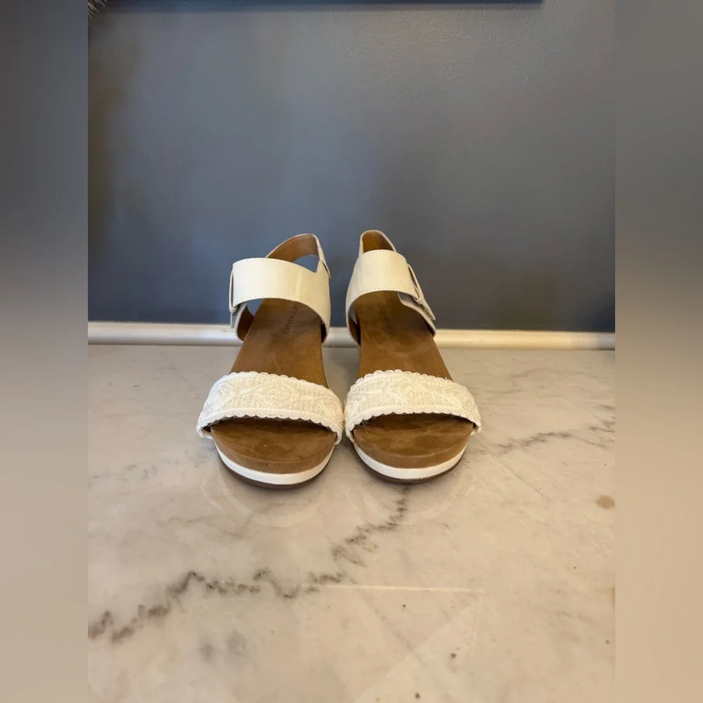 Lucky Brand White Wedge Heel Sandals. New. Size 9.5 - Picture 5 of 5